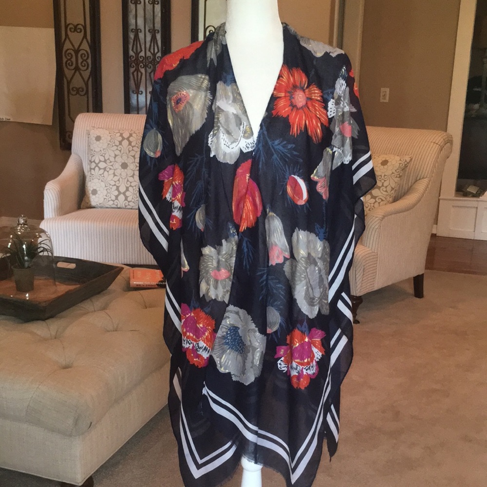 Woven Heart Floral Kimono - Picture 2 of 13